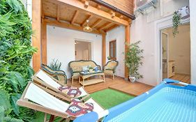 Apartment With Pool By The Beach